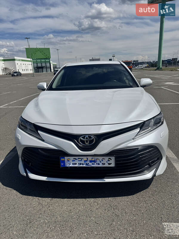 Седан Toyota Camry 2019 в 