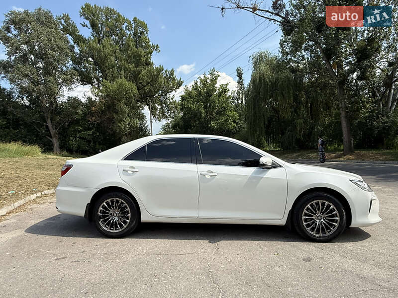 Седан Toyota Camry 2016 в Полтаві