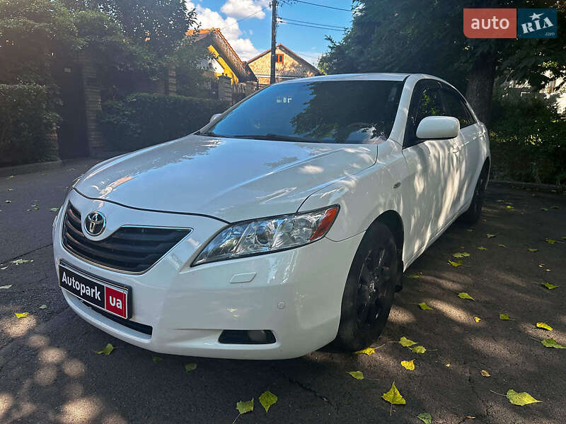 Седан Toyota Camry 2008 в Киеве