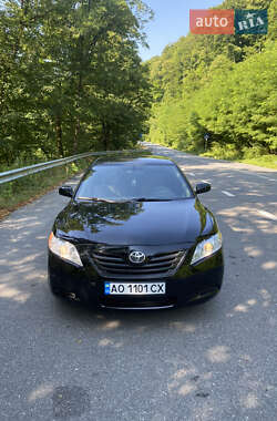 Седан Toyota Camry 2008 в Великому Березному