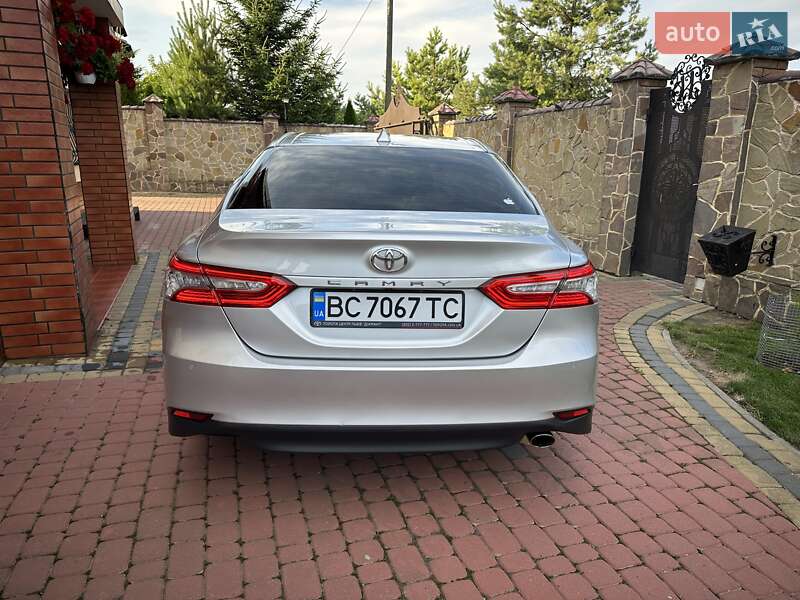 Седан Toyota Camry 2017 в Львові