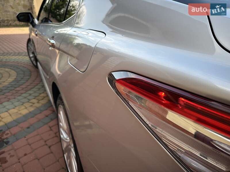 Седан Toyota Camry 2017 в Львові