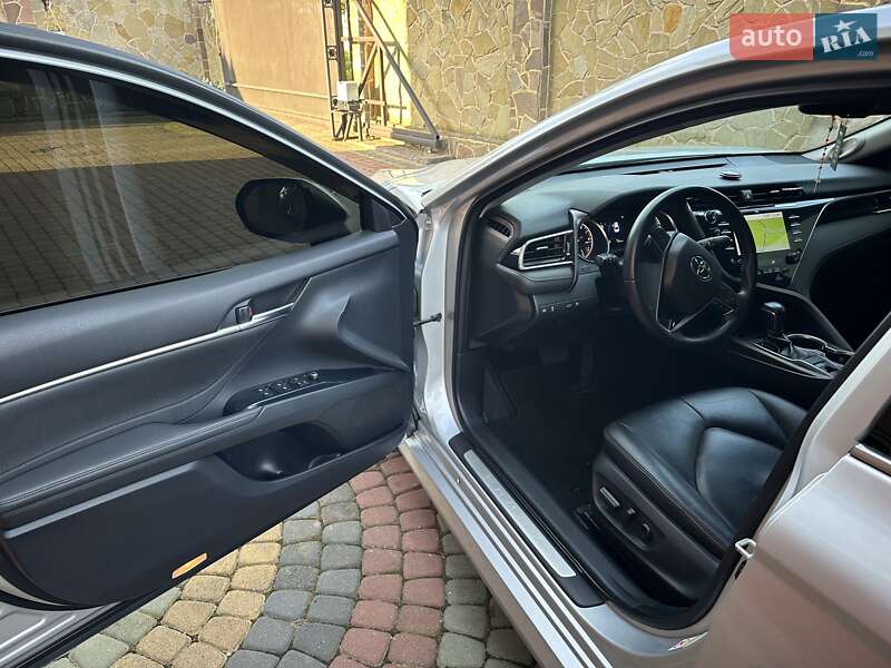 Седан Toyota Camry 2017 в Львові