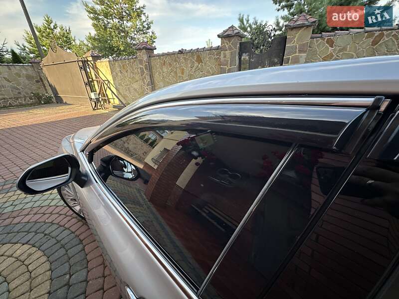 Седан Toyota Camry 2017 в Львові