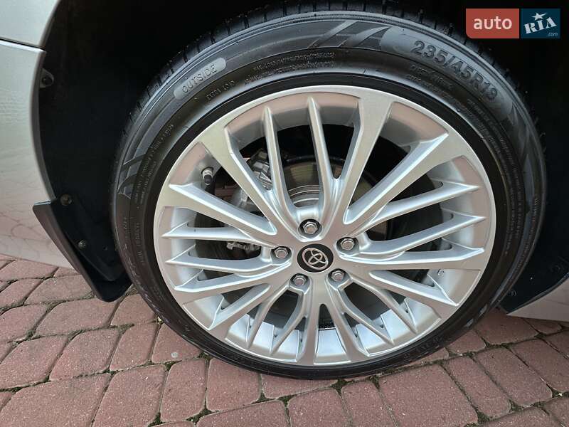 Седан Toyota Camry 2017 в Львові