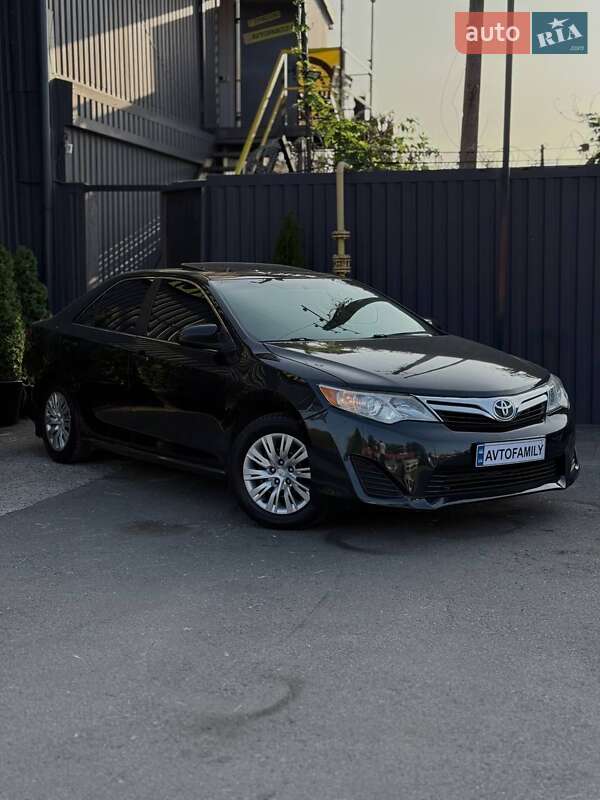 Седан Toyota Camry 2013 в Днепре
