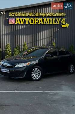 Седан Toyota Camry 2013 в Дніпрі