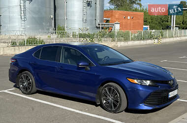Седан Toyota Camry 2017 в Києві