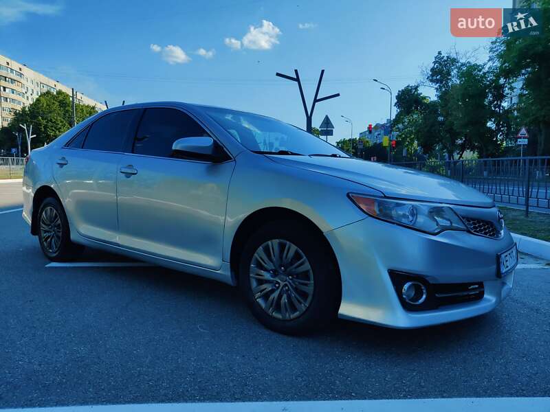 Седан Toyota Camry 2014 в Харькове