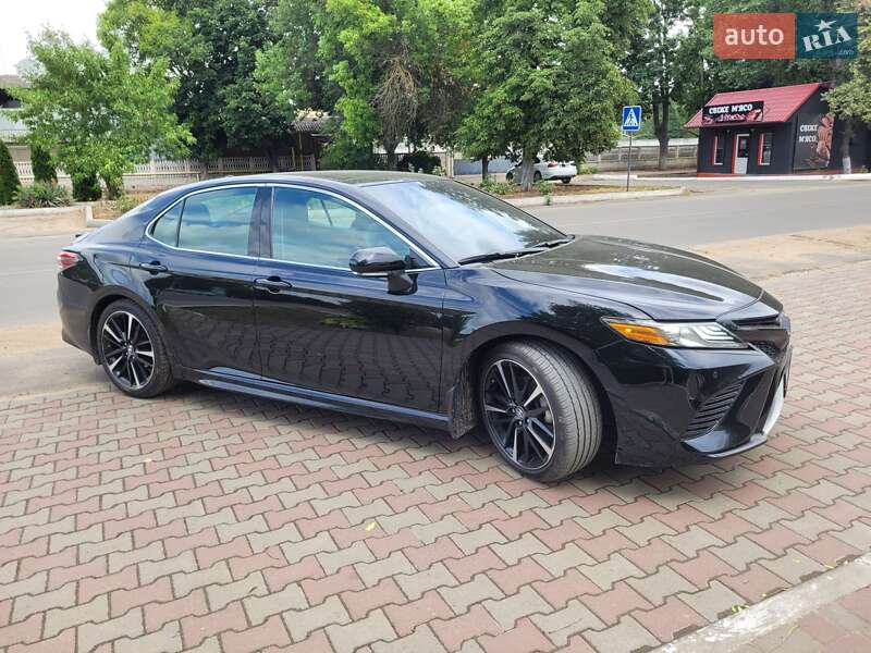 Седан Toyota Camry 2018 в Великій Михайлівці