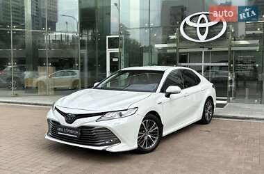 Седан Toyota Camry 2019 в Києві