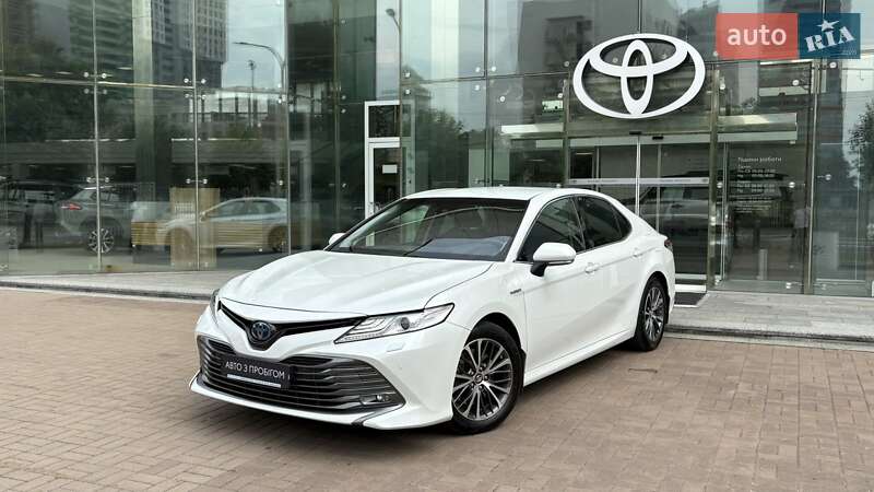 Седан Toyota Camry 2019 в Києві