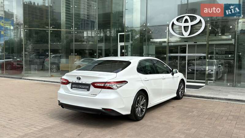 Седан Toyota Camry 2019 в Києві
