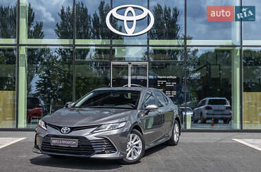 Седан Toyota Camry 2022 в Днепре