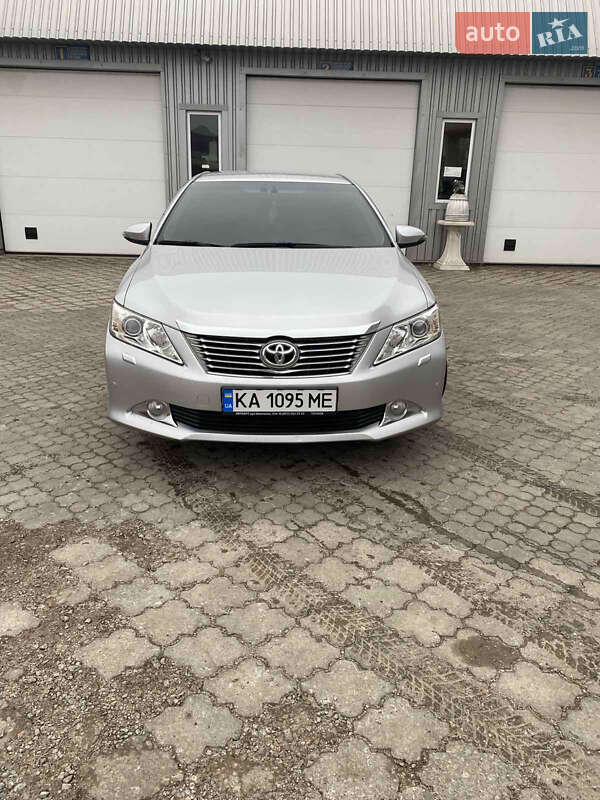 Седан Toyota Camry 2012 в Києві