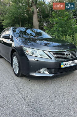 Седан Toyota Camry 2012 в Киеве