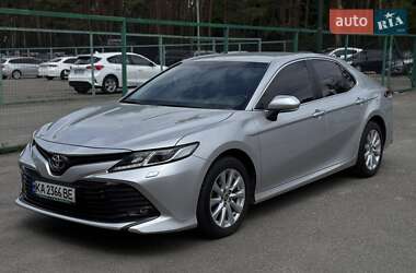 Седан Toyota Camry 2020 в Киеве