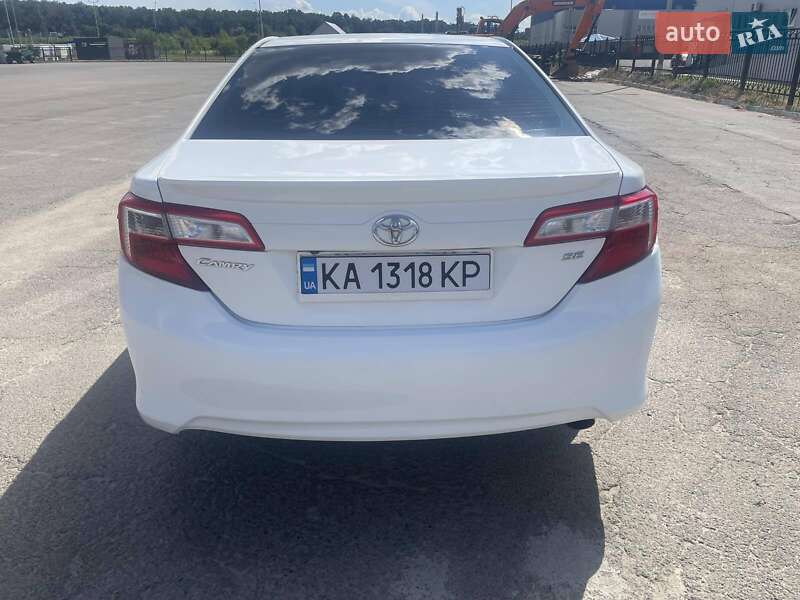 Седан Toyota Camry 2014 в Києві