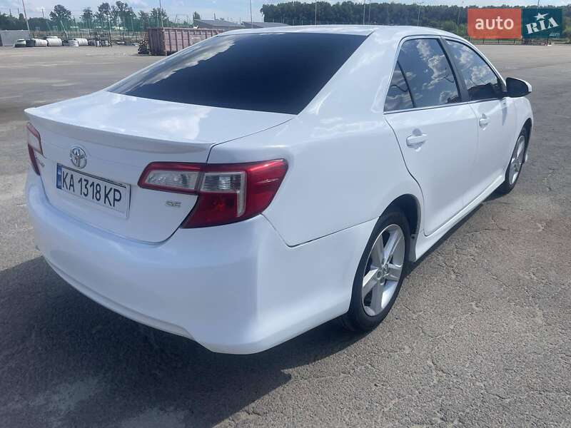 Седан Toyota Camry 2014 в Києві
