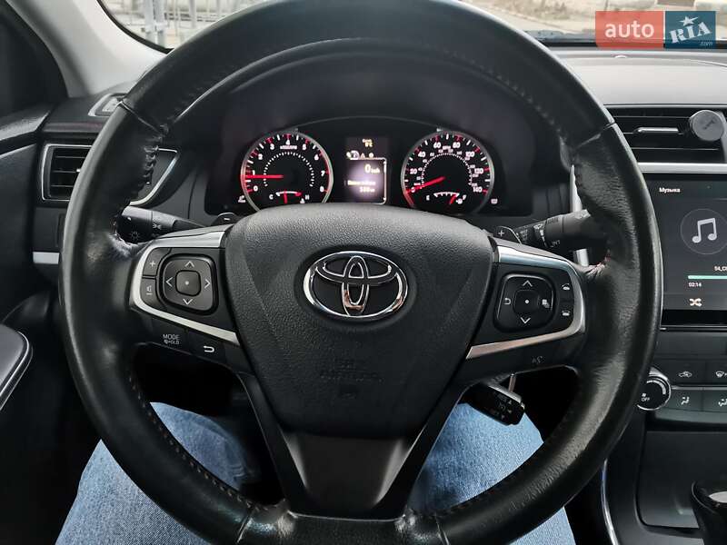 Седан Toyota Camry 2015 в Стрию