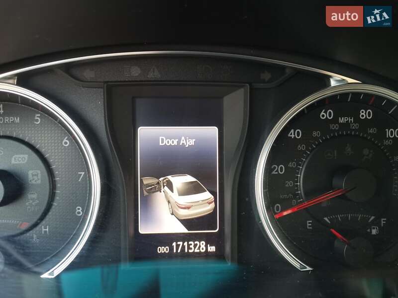 Седан Toyota Camry 2015 в Стрию