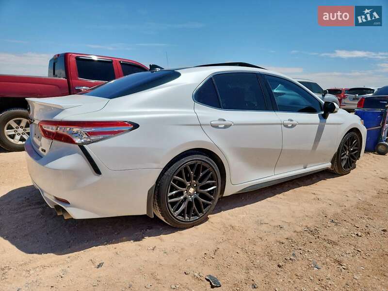 Седан Toyota Camry 2020 в Львові