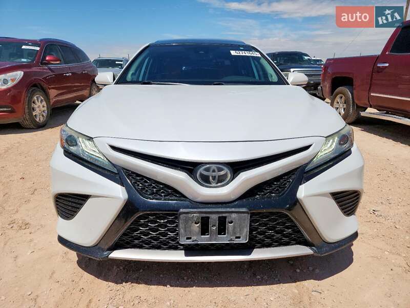 Седан Toyota Camry 2020 в Львові