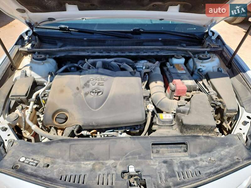 Седан Toyota Camry 2020 в Львові
