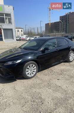 Седан Toyota Camry 2019 в Черновцах