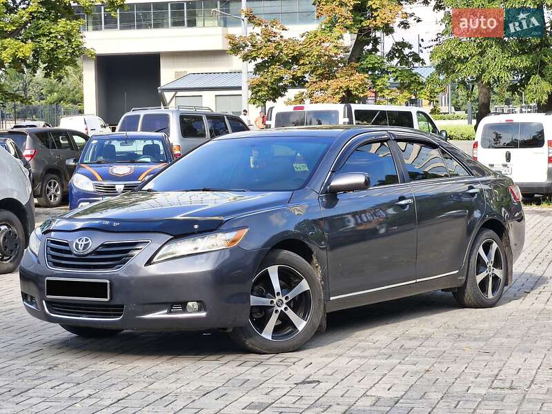Седан Toyota Camry 2006 в Днепре