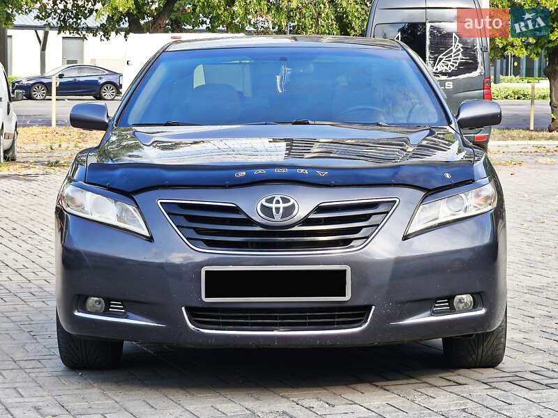 Седан Toyota Camry 2006 в Днепре