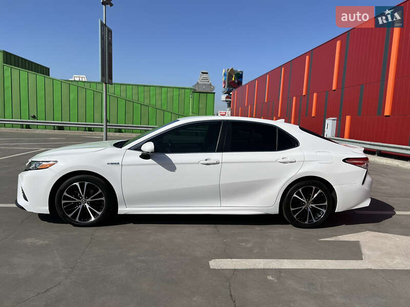 Седан Toyota Camry 2020 в Киеве
