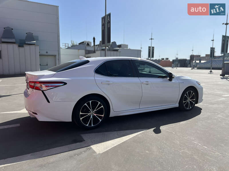 Седан Toyota Camry 2020 в Киеве