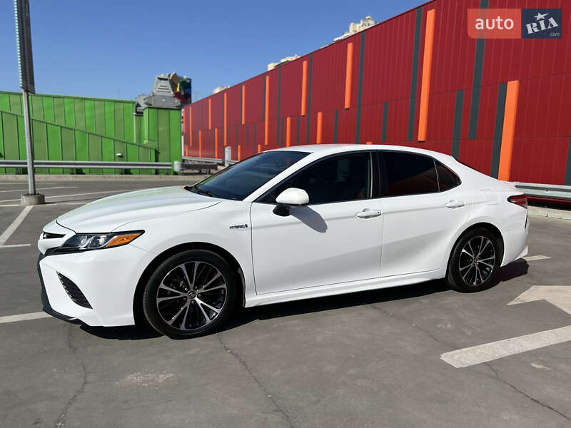 Седан Toyota Camry 2020 в Киеве