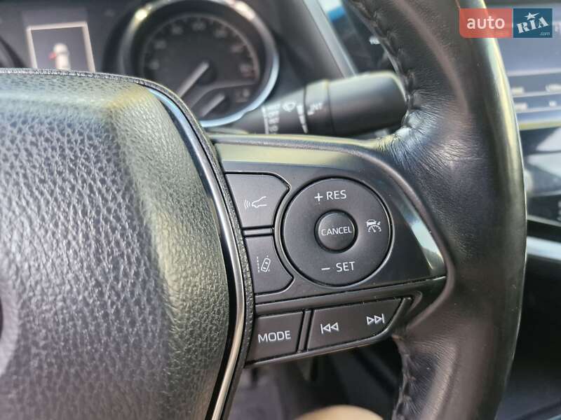 Седан Toyota Camry 2018 в Миргороде