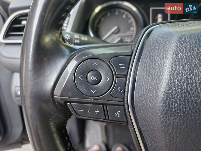 Седан Toyota Camry 2018 в Миргороде