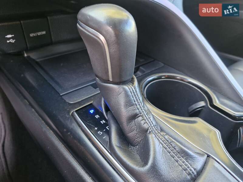 Седан Toyota Camry 2018 в Миргороде