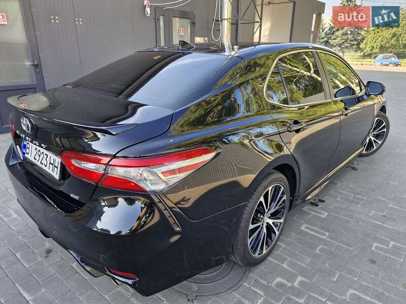 Седан Toyota Camry 2018 в Миргороде