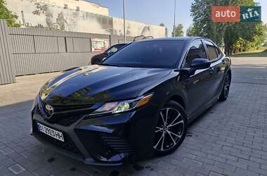 Седан Toyota Camry 2018 в Миргороде