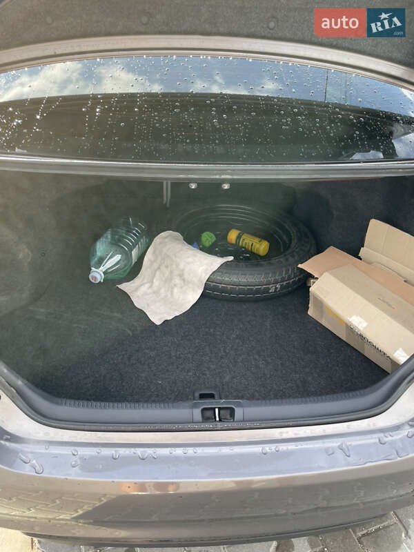 Седан Toyota Camry 2014 в Тернополі