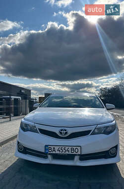 Седан Toyota Camry 2013 в Кропивницком