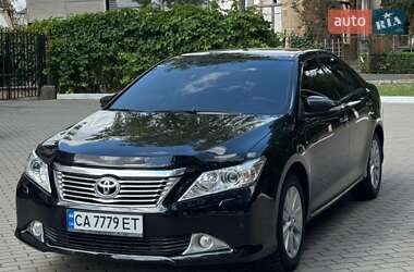 Седан Toyota Camry 2012 в Шполі