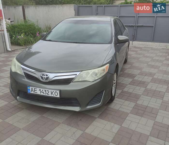 Седан Toyota Camry 2013 в Днепре