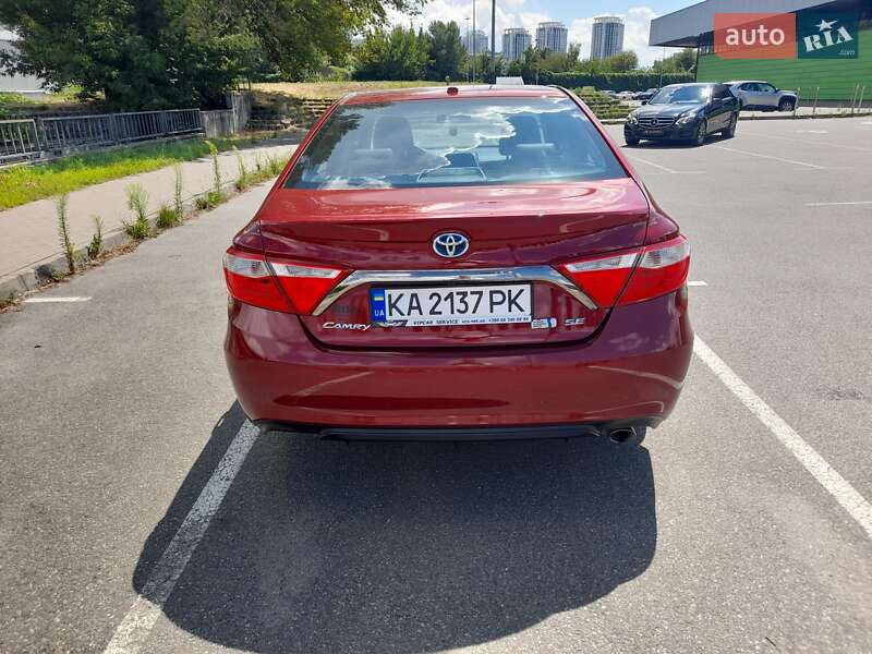 Седан Toyota Camry 2016 в Киеве
