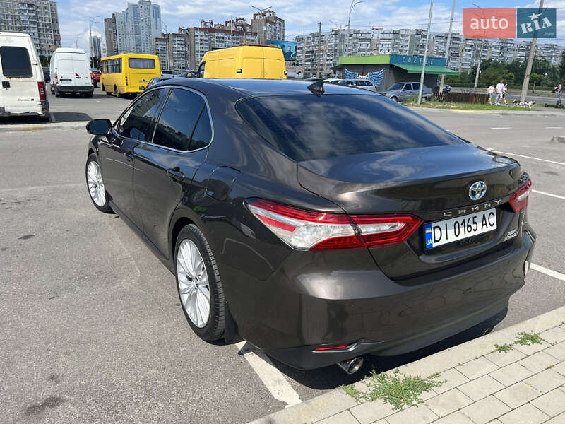 Седан Toyota Camry 2018 в Киеве