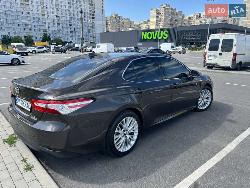 Седан Toyota Camry 2018 в Киеве