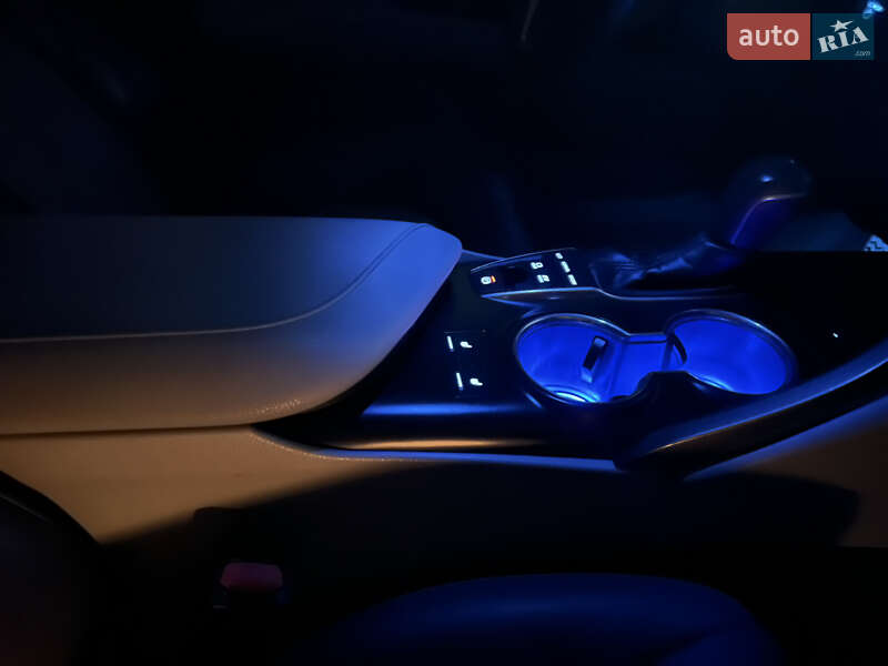 Седан Toyota Camry 2018 в Киеве