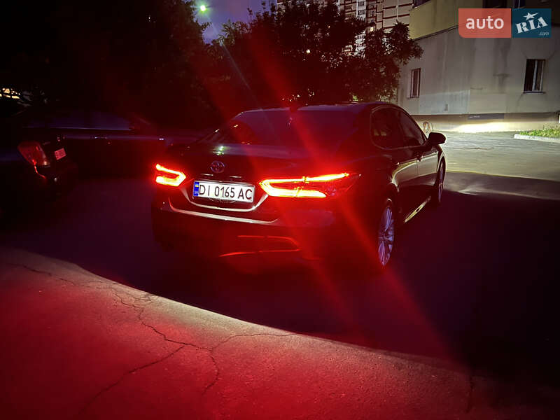 Седан Toyota Camry 2018 в Киеве