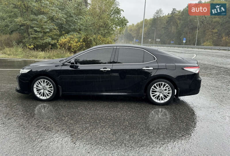 Седан Toyota Camry 2018 в Броварах