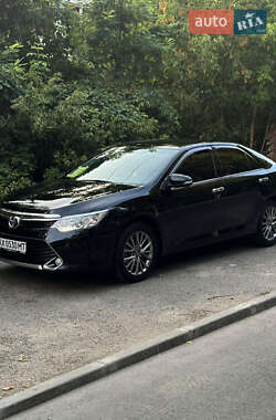 Седан Toyota Camry 2017 в Киеве